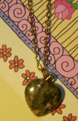 collier pendentif coeur unakite
