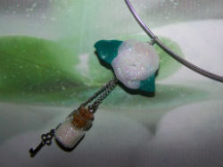 Collier rose blanche en fimo