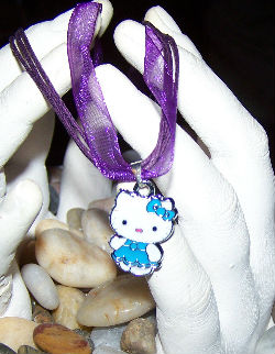 collier enfant  hello kitty coloré