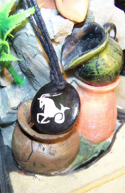 collier en os de bovin signe zodiaque