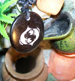 collier en os de bovin signe zodiaque