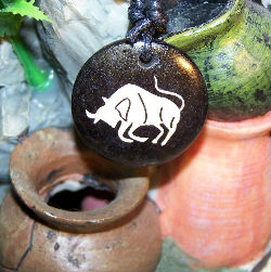 collier en os de bovin signe zodiaque