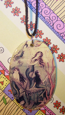 collier cordon coton avec pendentif bois sirène