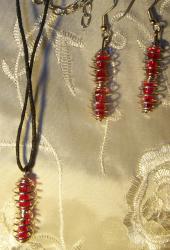 Parure cages longues rouges à 5 euro