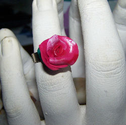 parure rose rouge barette, collier, bague et boucles d'oreilles